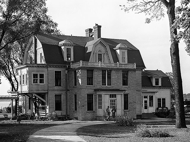 Monona-Frank-Allis-Home-1947_crWHS07272017.jpg