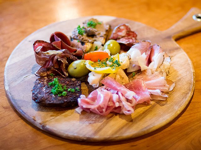 Food-OsteriaPapavero-salumi-board-crRyanWisniewski-09072017.jpg