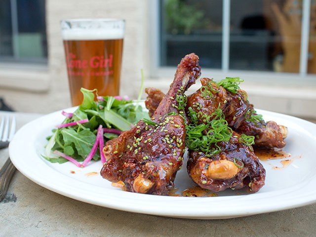 Food-MadisonTap-DuckWings-crSharonVanorny-10262017.jpg