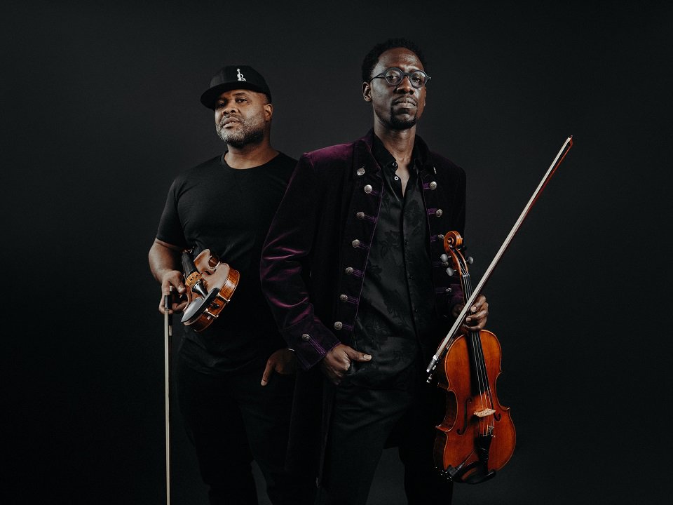 the two members of Black Violin with violins.