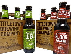 Beer-TitletownBrewingCo-Green19-JohnnyBloodRed-crRobinShepard-05142015.jpg