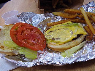 food-hot-plates-five-guys-burger-06182015.jpg