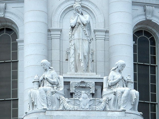 Cover-Capitol-SE-Dome-Statues_016_crDMM06292017.jpg