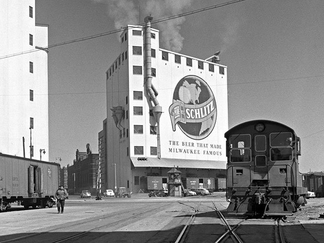 Food-Beer-Train-crCenterRailroadPhotographyArt-09282017.jpg