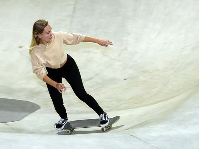 Snapshot-Femme-Skate-Night-DaniAngeli-crMaryLangenfeld-10252018.jpg