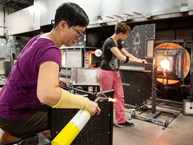 Snapshot-glassblowing-club-crLaurenJustice-12132018.jpg