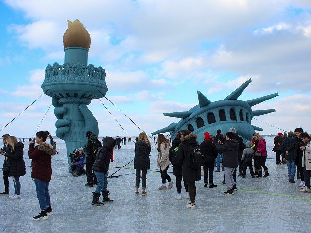 calendar-UW-winter-carnival-Lady-Liberty-cr-Suncana_Pavlic.jpg