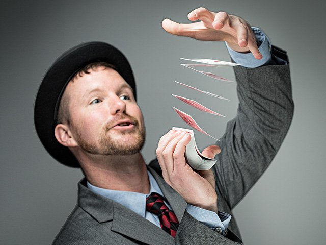 Stage-Magician-James-Ember-06022022.jpg