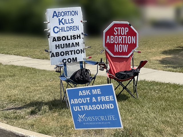 anti-abortion signs at Illinois clinic