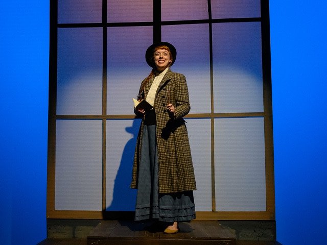 Anna Pfefferkorn as Nellie Bly on stage.