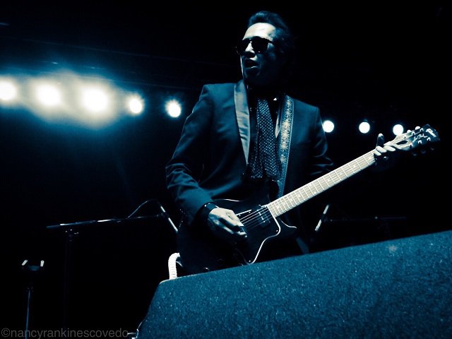 Alejandro Escovedo with guitar.