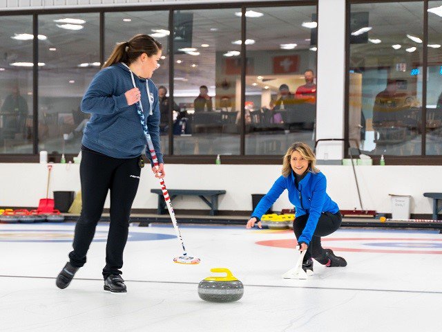 Two people demonstrate curling techniques.