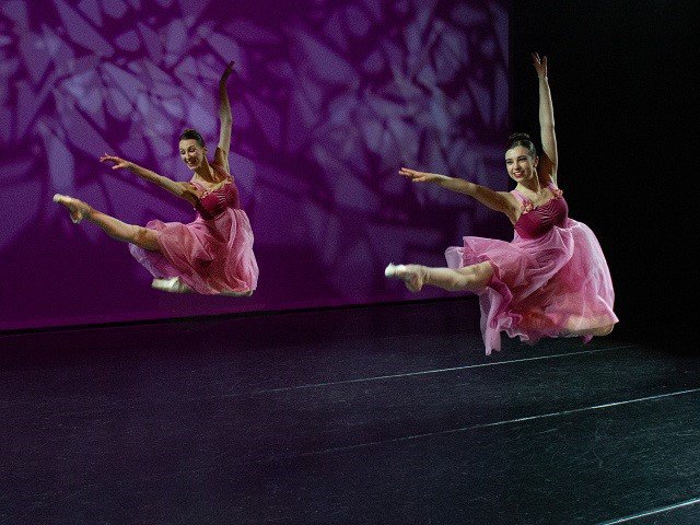 Magnum Opus dancers Abigail Henninger (left) and Lauren Kummer.