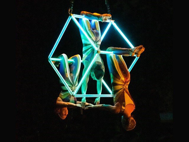 "Kubos³," Cycropia Aerial Dance.