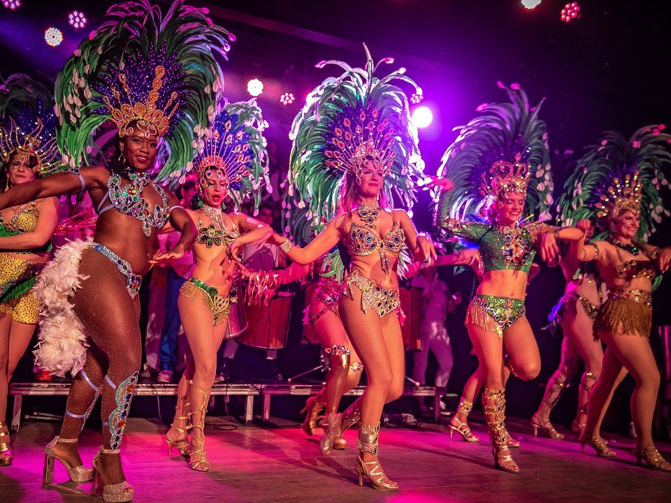 Ótimo Brazilian Dance on stage.