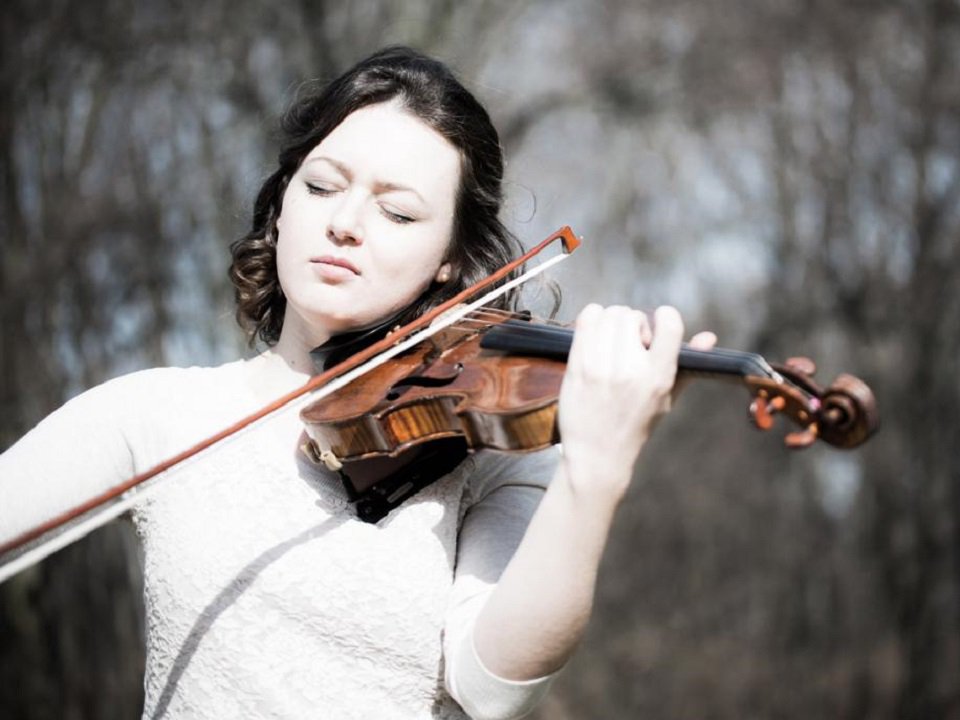 Vladyslava Luchenko and violin.