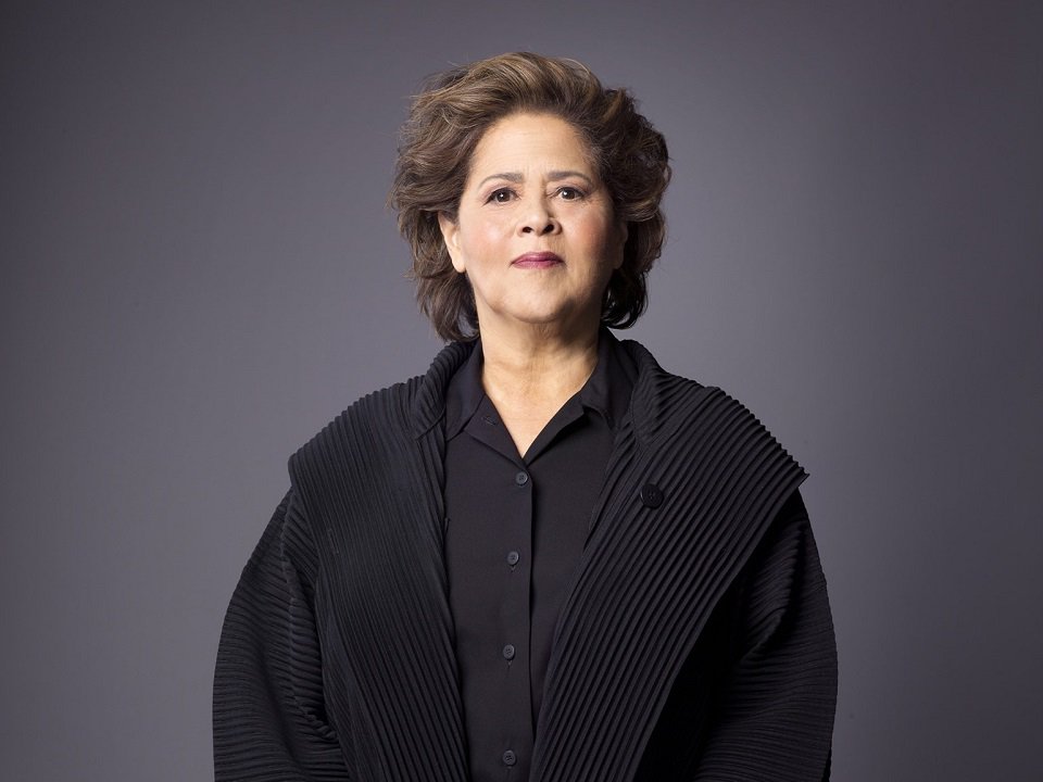 A close-up of Anna Deavere Smith.