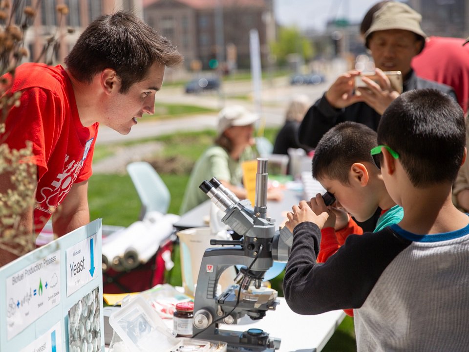 Attendees at a past UW Family Gardening Day.