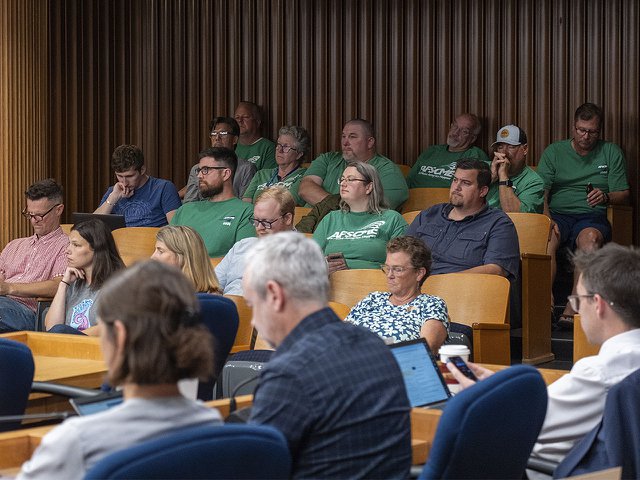 News-Referendum-Public-Committee-Crowd_crLiamBeran-08072024.jpg