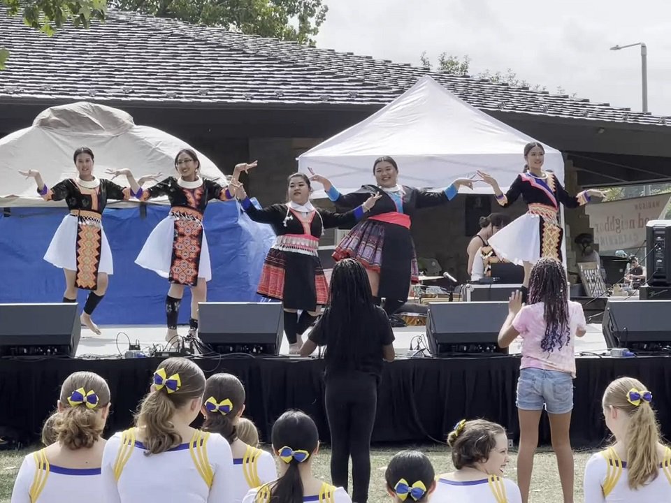 Ntxhais Tsheej Haj Hmong dance team members on stage.