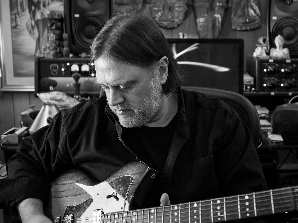 Matthew Sweet and guitar.